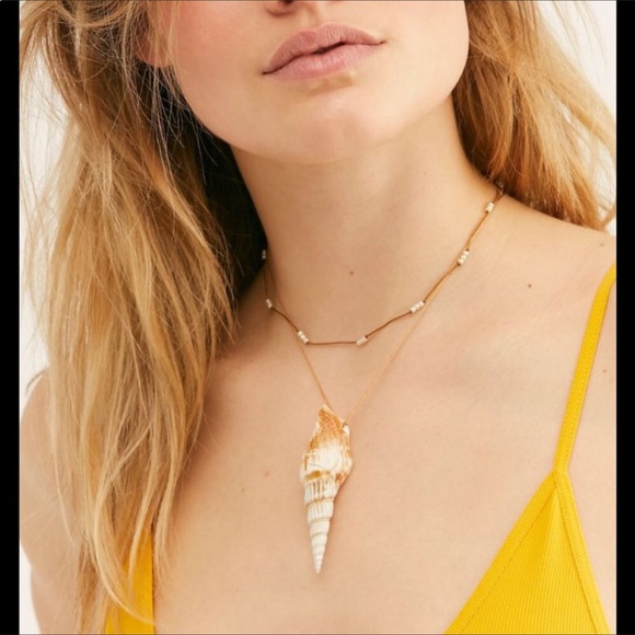 Free People Lagoon Layered Shell Pendant Necklace - Picture 2 of 4